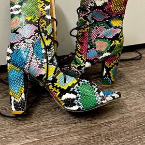 Incredible lace up open toe multicolored sandal boot. 8. NWOT